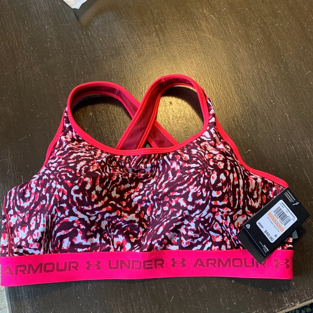 Under armor plus size  sports bra. NWT. Retail 40‎